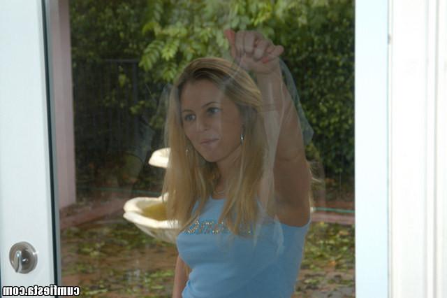 12P 12 pics and 1 movie of Zoey from Cum Fiesta