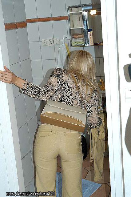 12P 12 pics and 1 movie of Rebecca from Mikes Apartment