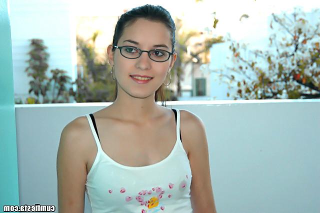 12P 12 pics and 1 movie of Larissa from Cum Fiesta