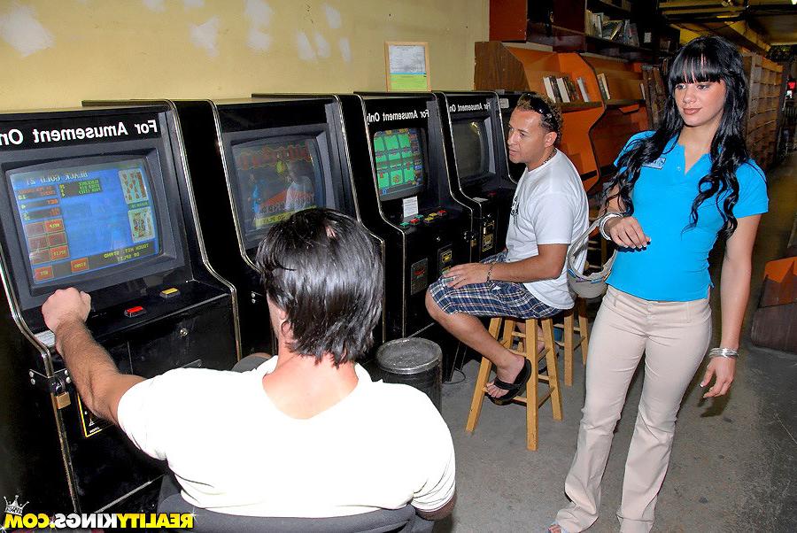 12P 12 pics and 1 movie of Anelys from 8th Street Latinas