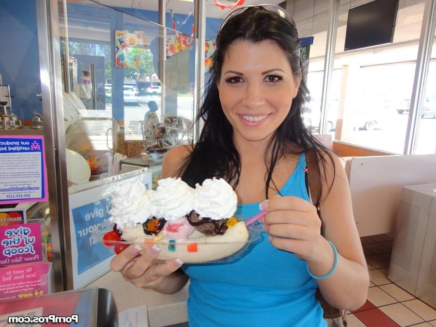 16P Rebecca Linares shows how a latina deepthroats