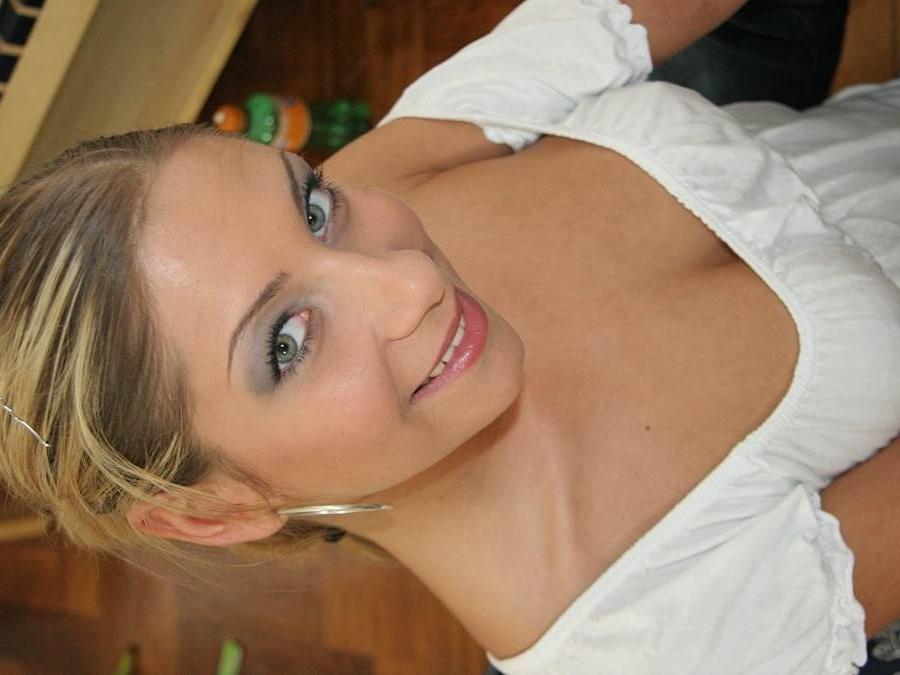 12P 12 pics and 1 movie of Samantha from Euro Sex Parties