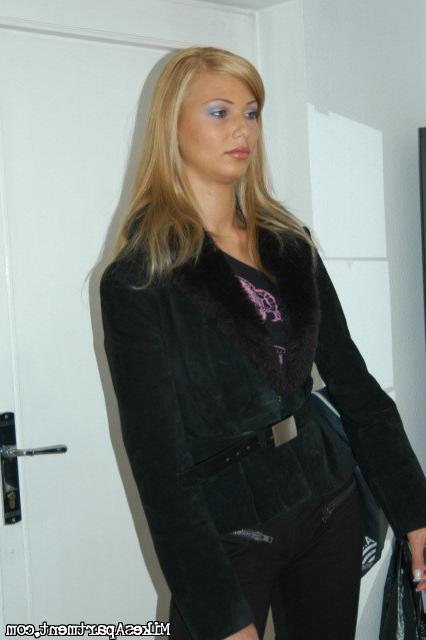 12P 12 pics and 1 movie of Alexandra from Mikes Apartment