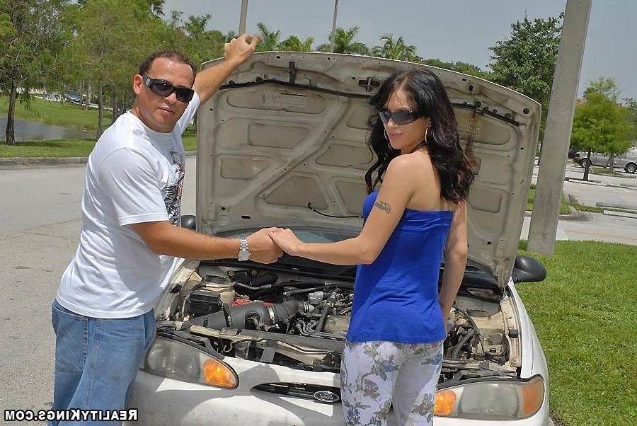 12P 12 pics and 1 movie of Kiki from 8th Street Latinas