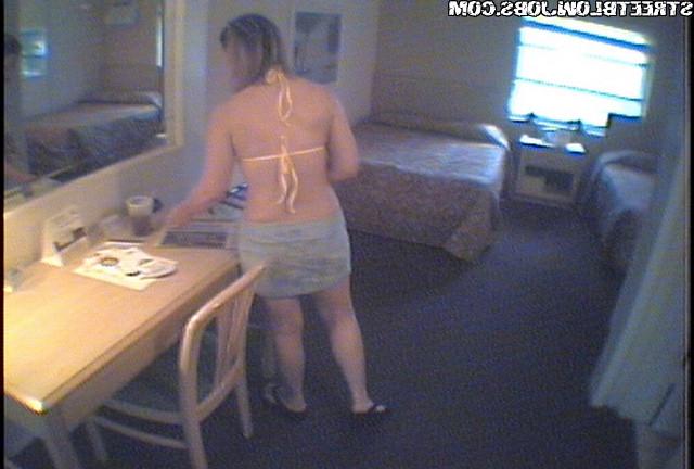 15P Older babe in yellow bikini filmed sucking with spy glasses