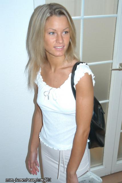 12P 12 pics and 1 movie of Kari from Mikes Apartment