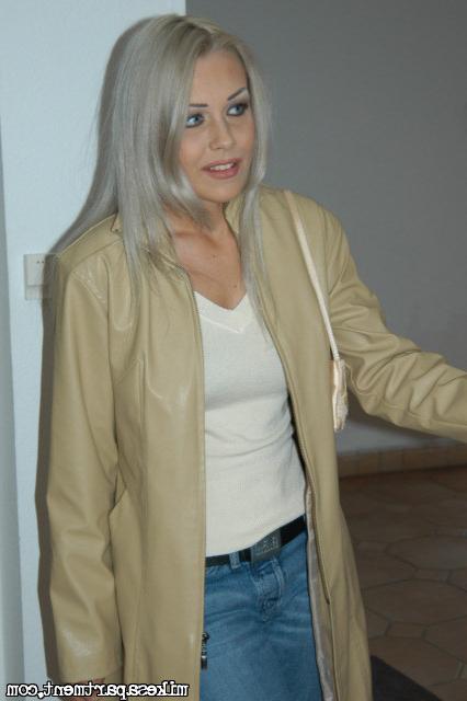 12P 12 pics and 1 movie of Veronica from Mikes Apartment