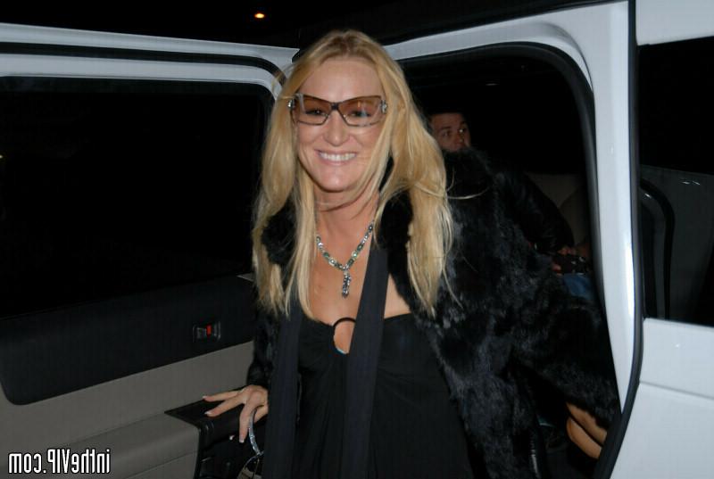 12P 12 pics and 1 movie of Ava from In The Vip