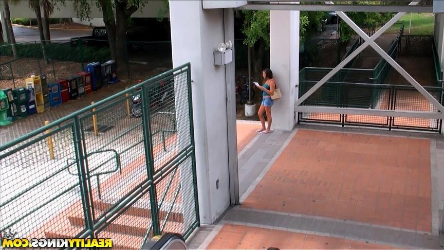 12P 12 pics and 1 movie of Siera from Street Blowjobs