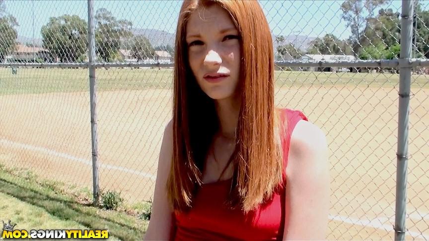 12P 12 pics and 1 movie of Amelia from Street Blowjobs