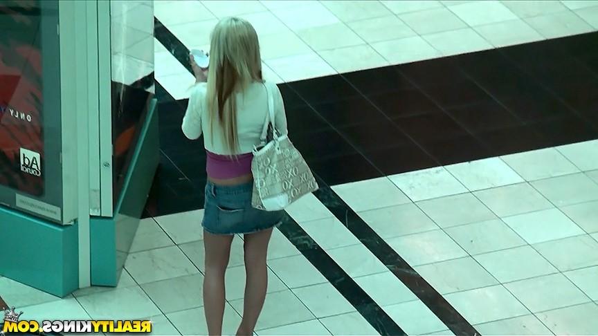 12P 12 pics and 1 movie of Beella from Street Blowjobs