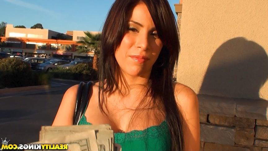 12P 12 pics and 1 movie of Alix from Street Blowjobs