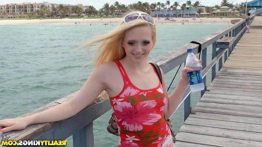 12P 12 pics and 1 movie of Niina from Street Blowjobs