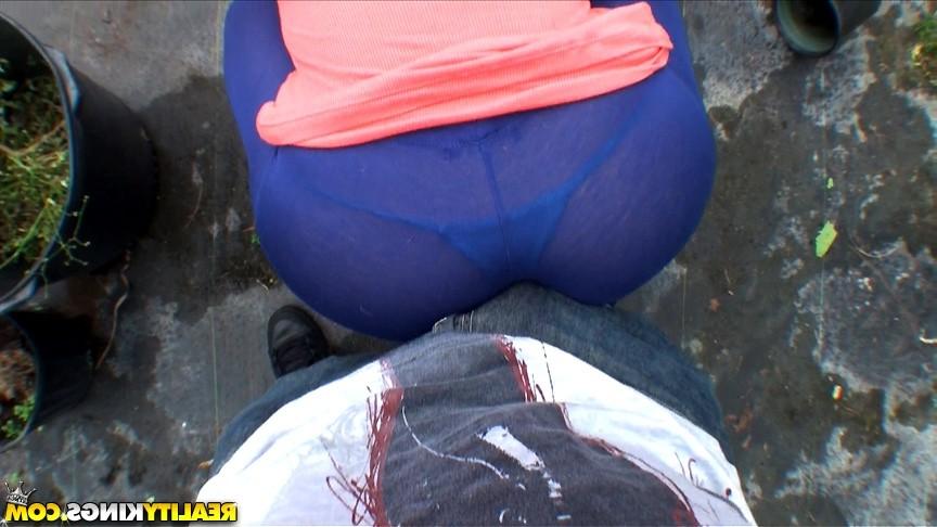 12P 12 pics and 1 movie of Bellaa from Street Blowjobs