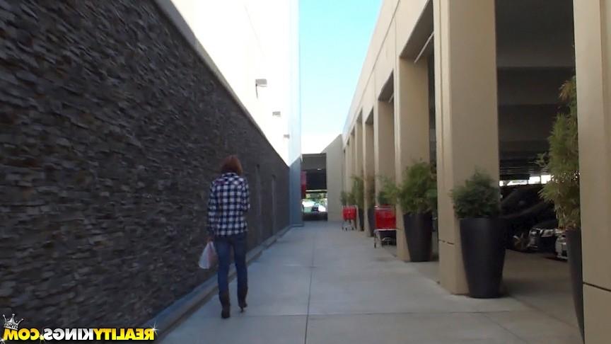 12P 12 pics and 1 movie of Ava from Street Blowjobs