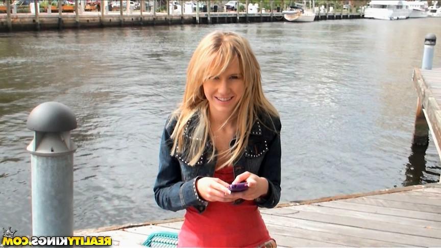 12P 12 pics and 1 movie of Kellyi from Street Blowjobs