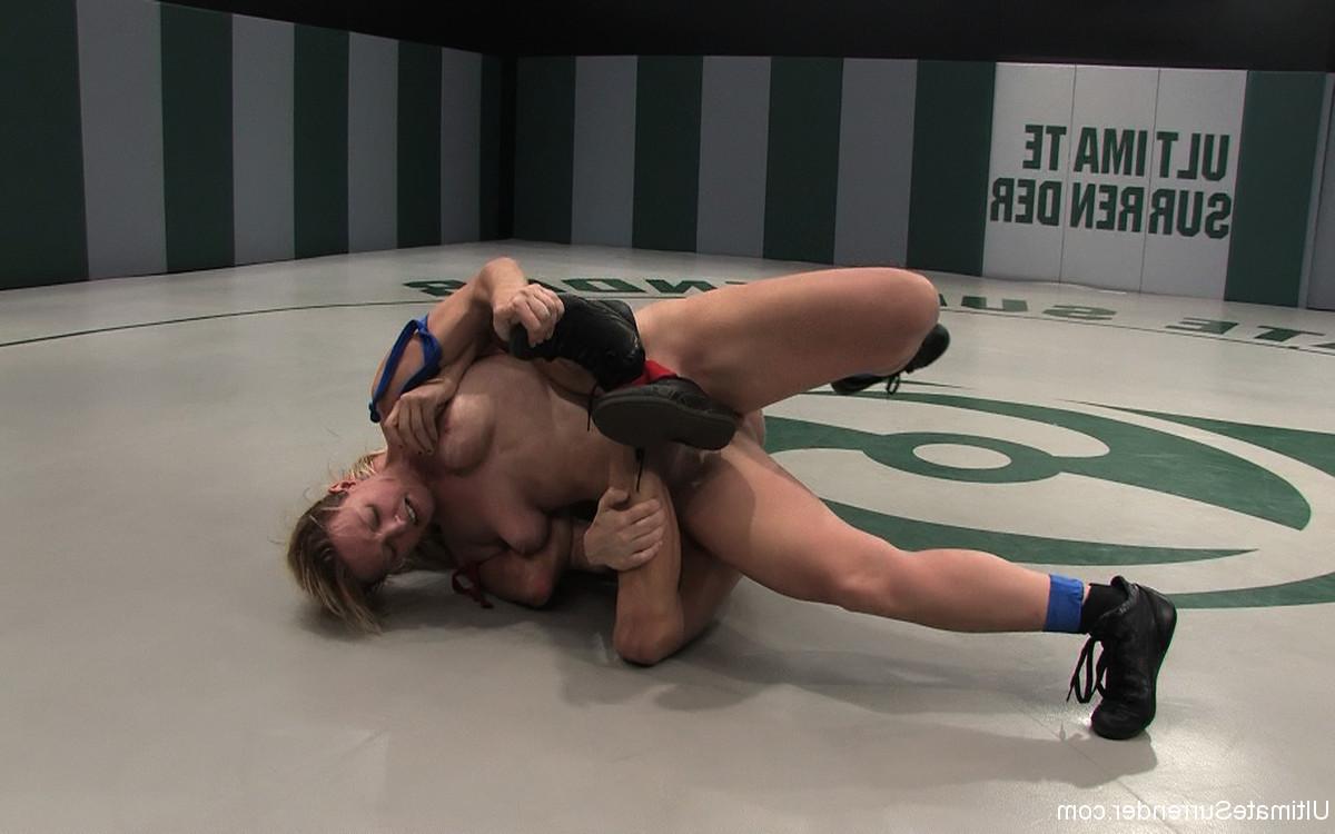 24P Real nonscripted nude wrestling ends in an injury!