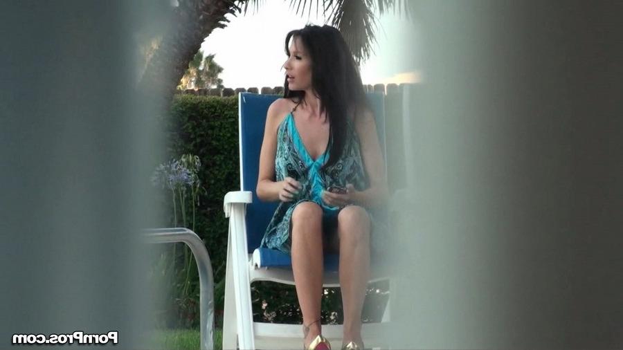 16P UPskirt voyeur