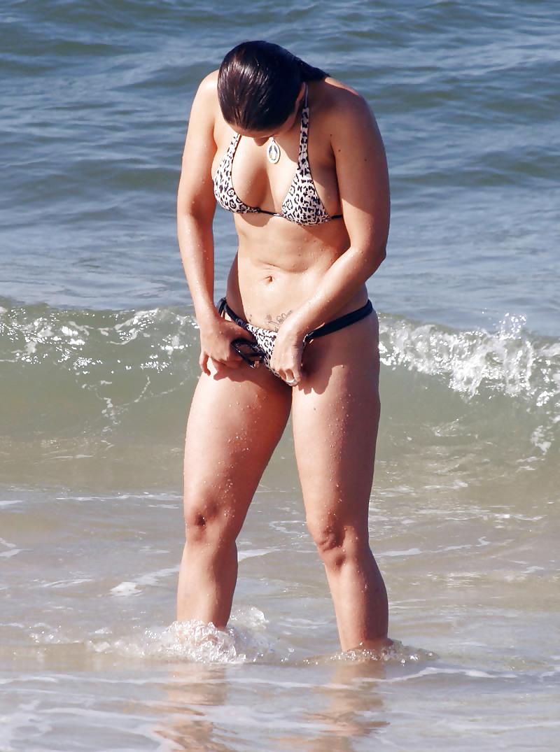 18P Nana Gouvea at the Beach show off her Butt in Thong Bikini