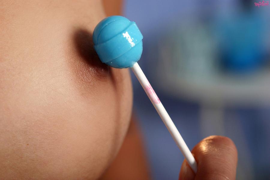16P Lizzy Strips Naked on Her Bed And Plays With Her Favorite Vibrator