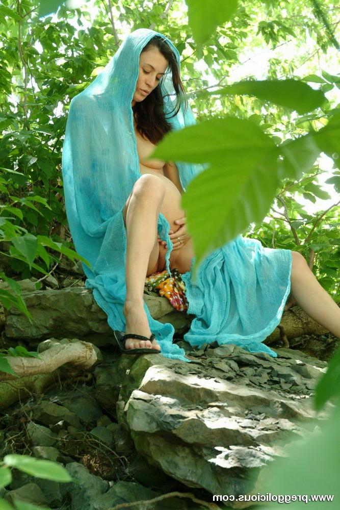 16P Pregnant brunette beauty poses butt naked in the forrest