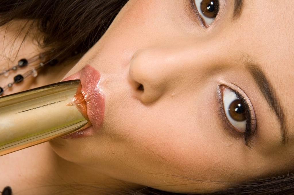 15P Gorgeous teen with golden vibrator