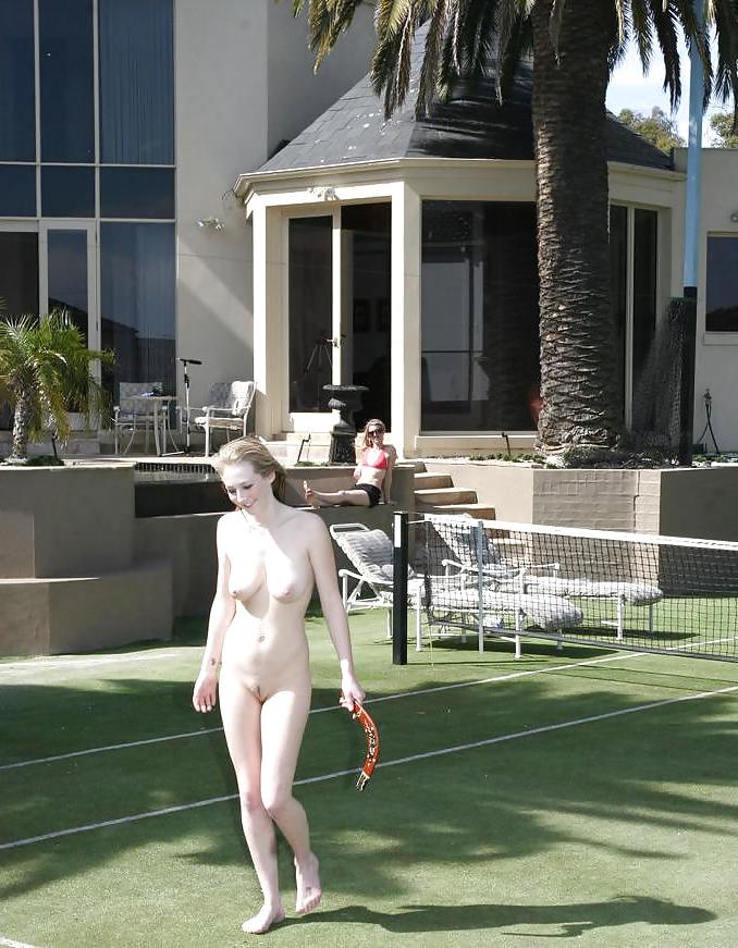 10P TheSandfly Butt-Naked In Public!