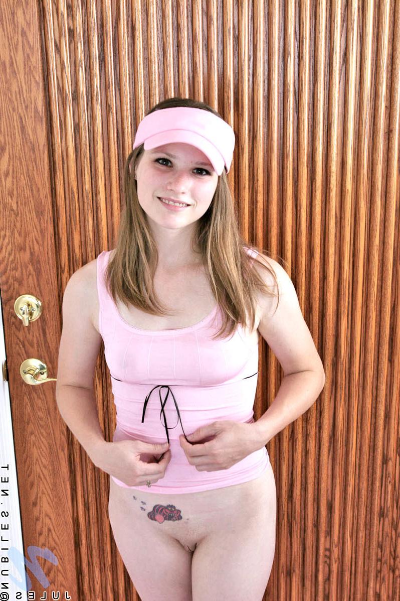 6P Brunette teen with cute clit