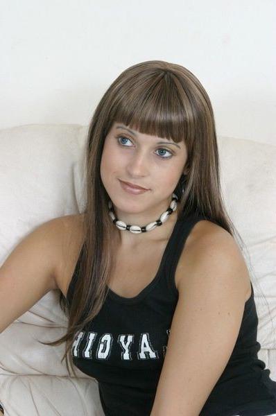15P Sexy young brunette flickin her clit