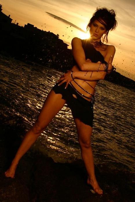 15P Evelyn Lory bares her nipples outside