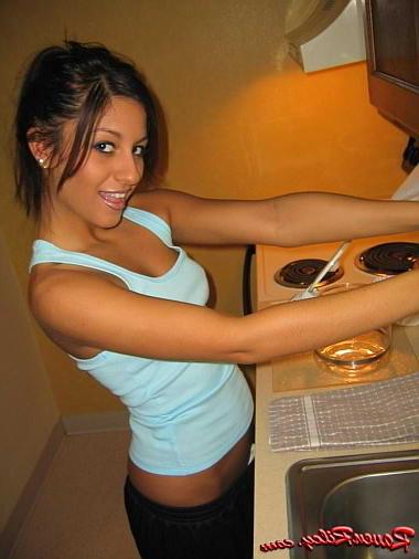 20P Brunette stripping and rubbing clit