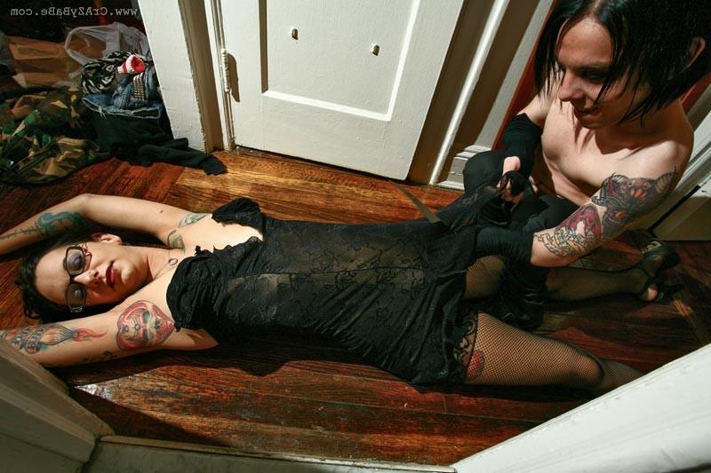 16P Bella Vendetta and Nic Sin at CrazyBabe