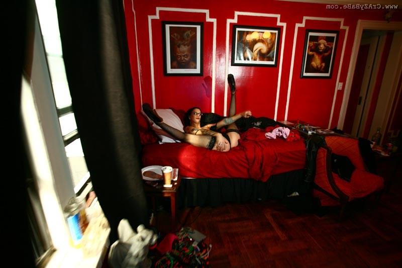 16P Bella Vendetta and Nic Sin at CrazyBabe