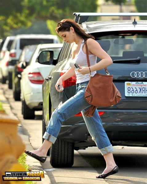 15P Hot teen Twilight star Ashley Greene naked and steaming in pictures