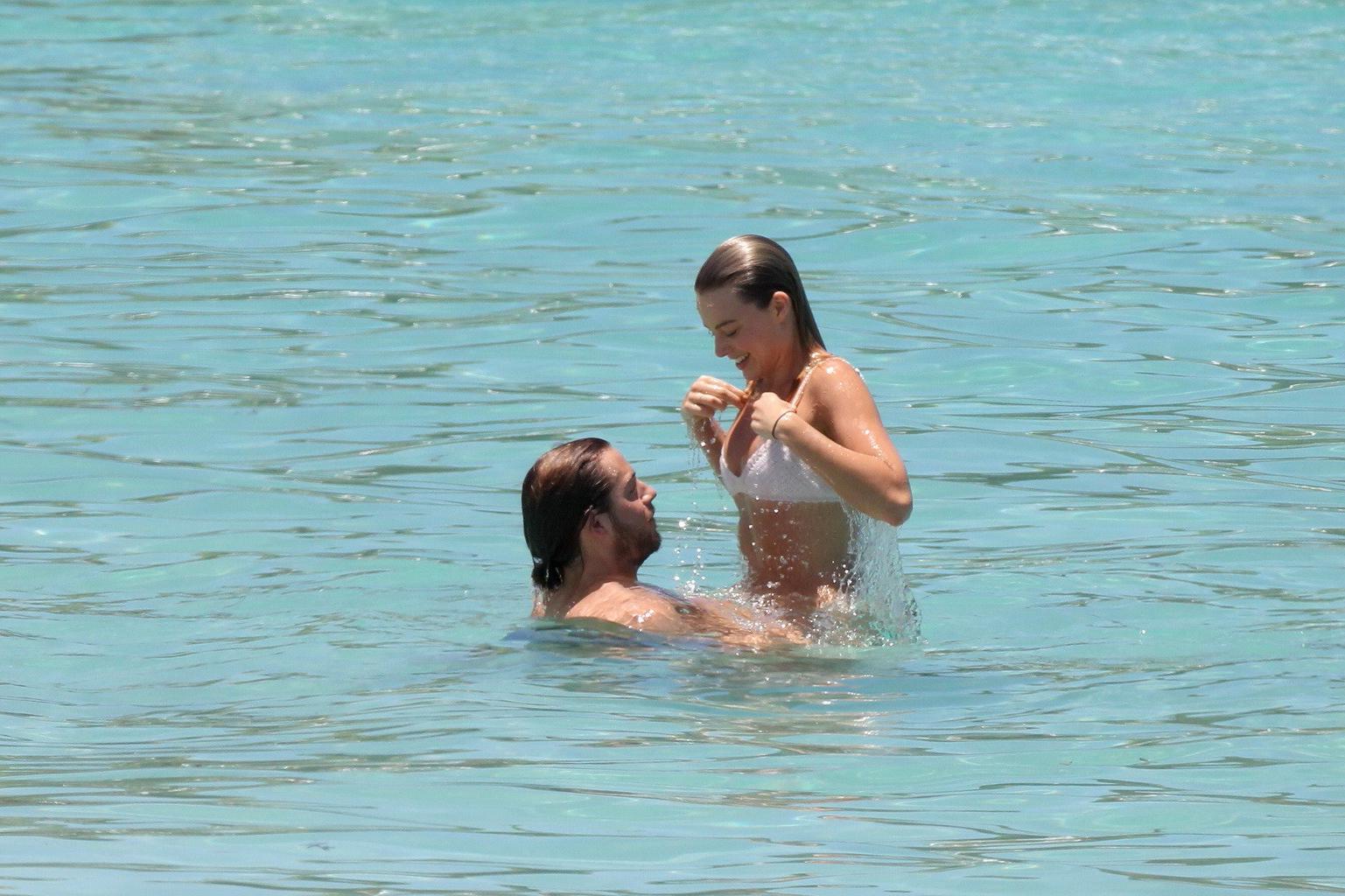 16P Margot Robbie getting ass groping in tiny white bikini