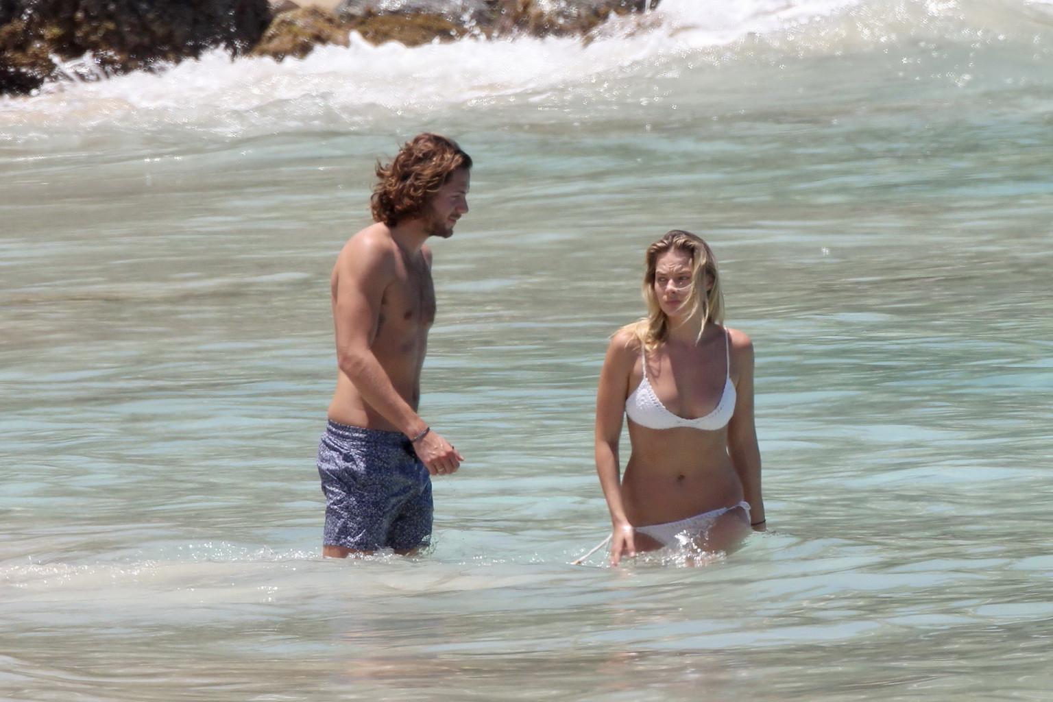 16P Margot Robbie getting ass groping in tiny white bikini