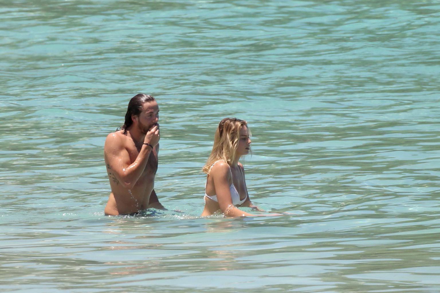 16P Margot Robbie getting ass groping in tiny white bikini