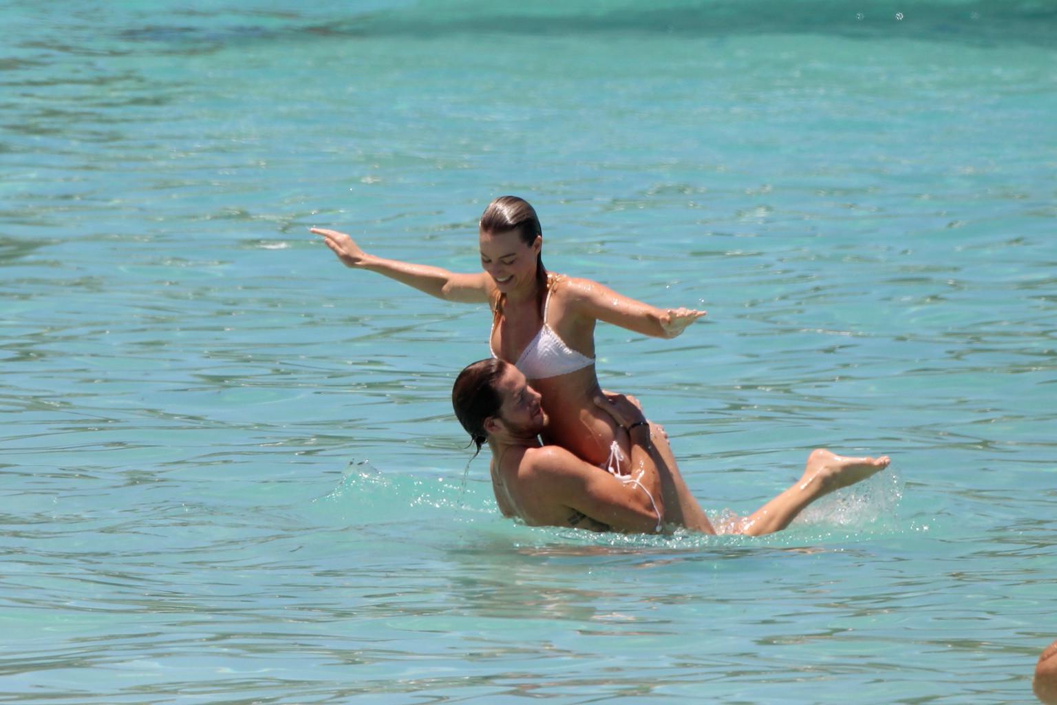 16P Margot Robbie getting ass groping in tiny white bikini