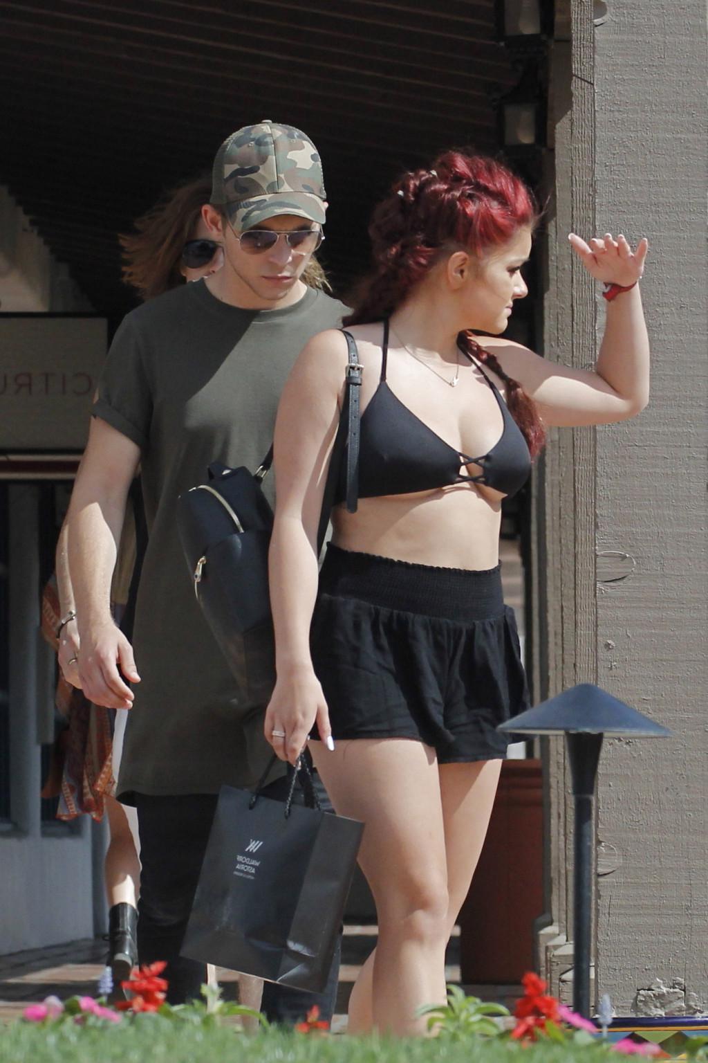 16P Ariel Winter flashing her underboobs and butt outdoor