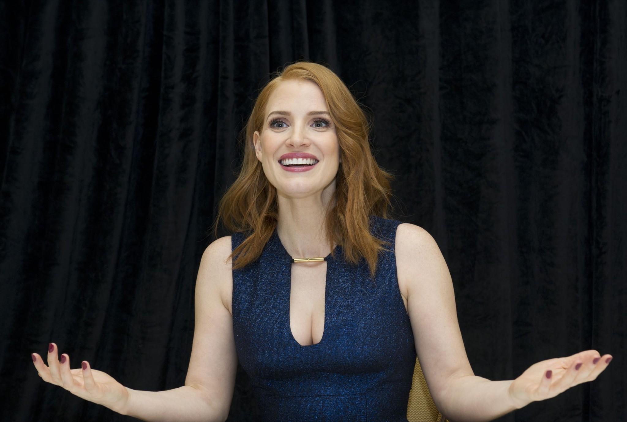 16P Jessica Chastain showing huge clevage at The Martian press confe