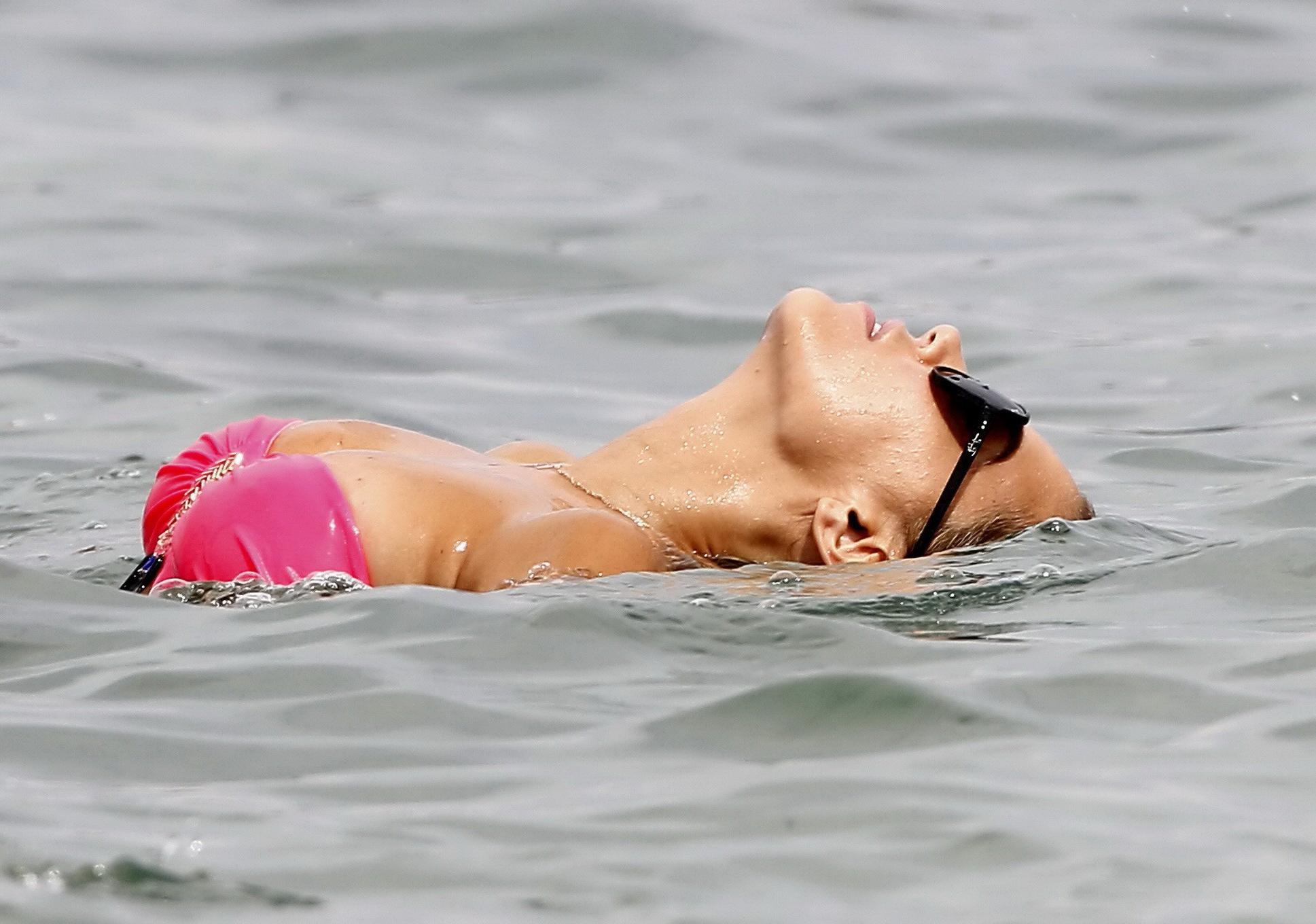 16P Sylvie van der Vaart showing off her hot body in a tiny pink bikini at the beach