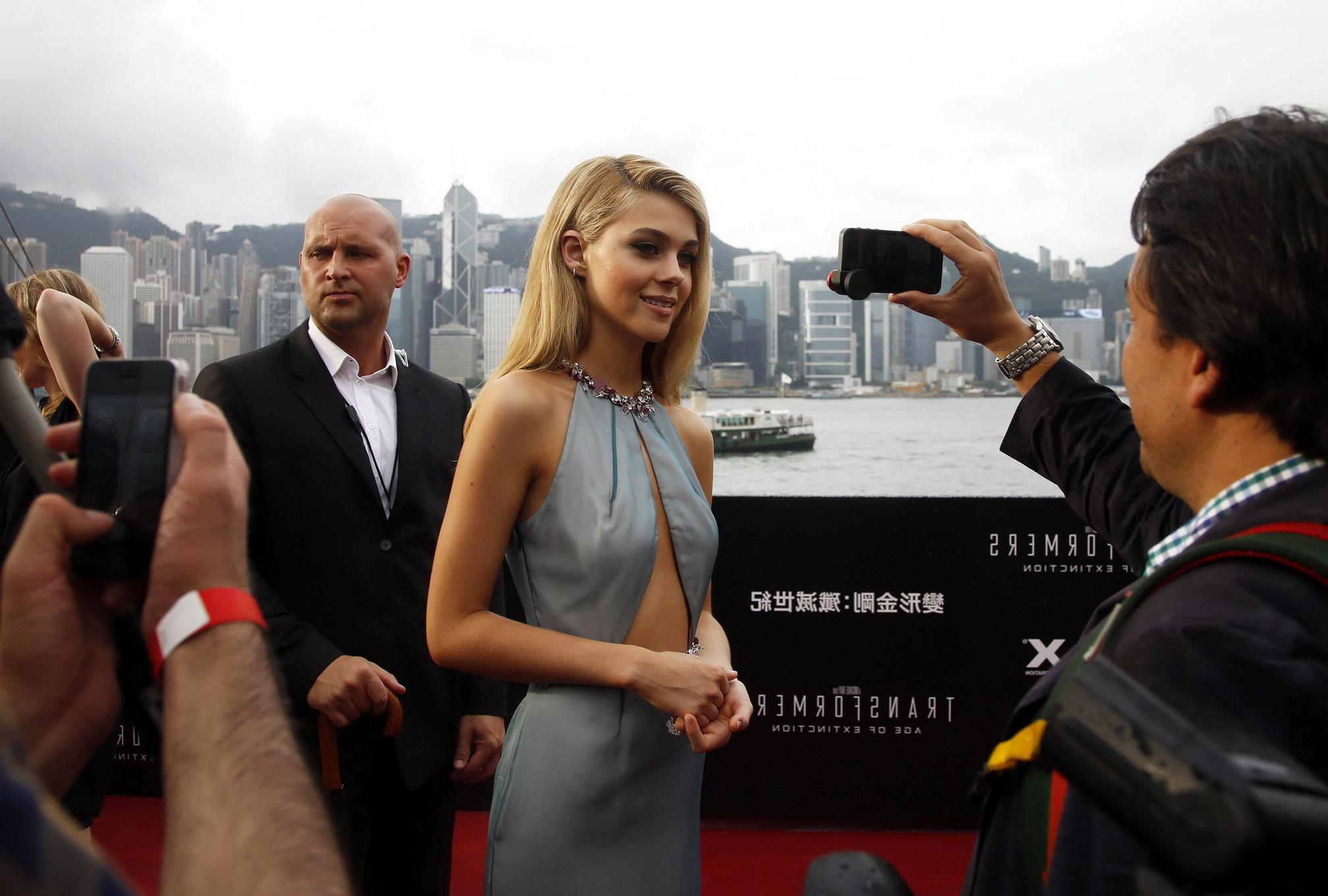 16P Nicola Peltz shows off her big boobs braless in revealing gray dress at the film