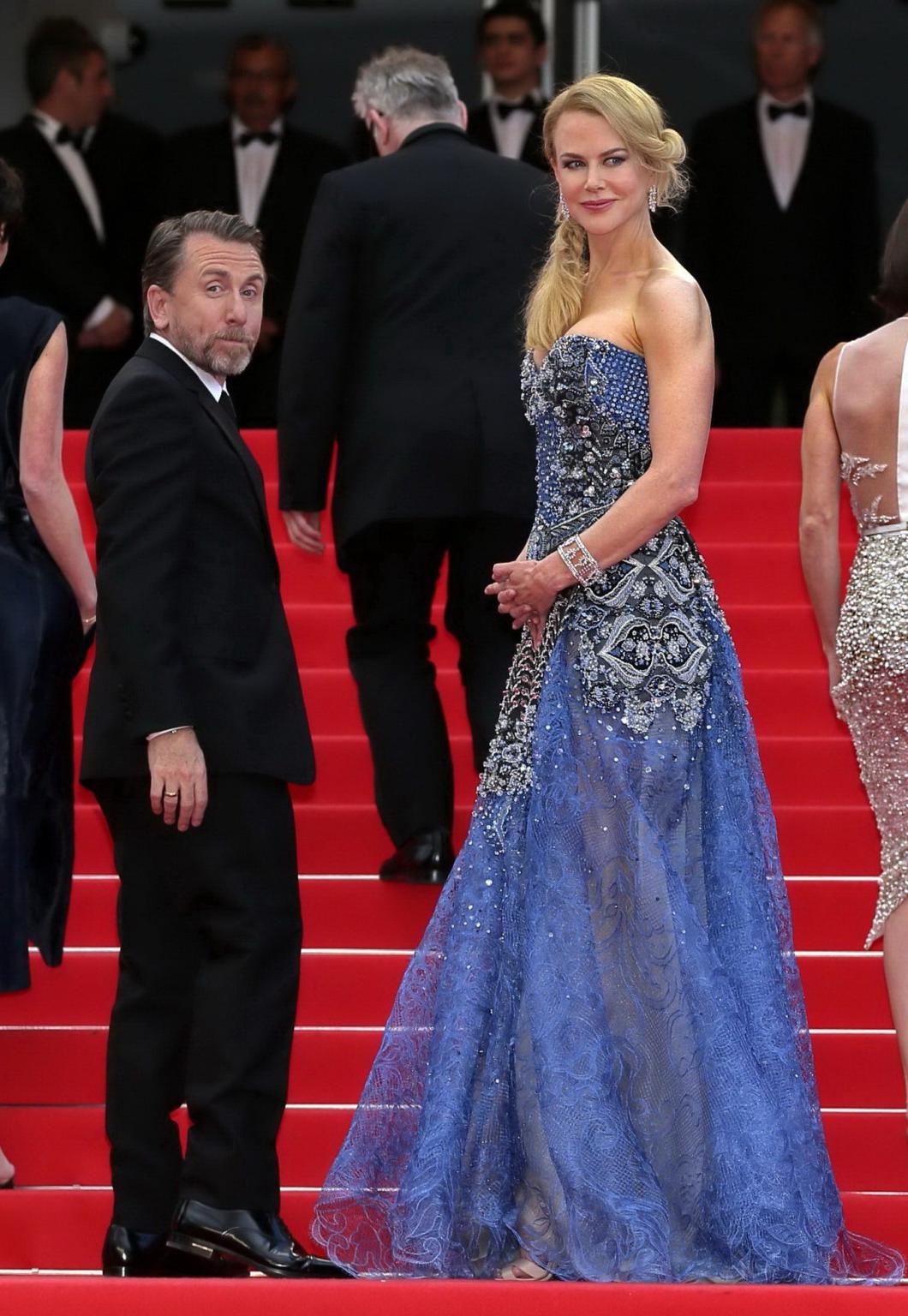 16P Nicole Kidman busty wearing a strapless dress at the 67th Annual Cannes Film Fes