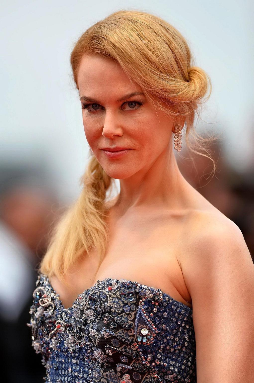 16P Nicole Kidman busty wearing a strapless dress at the 67th Annual Cannes Film Fes