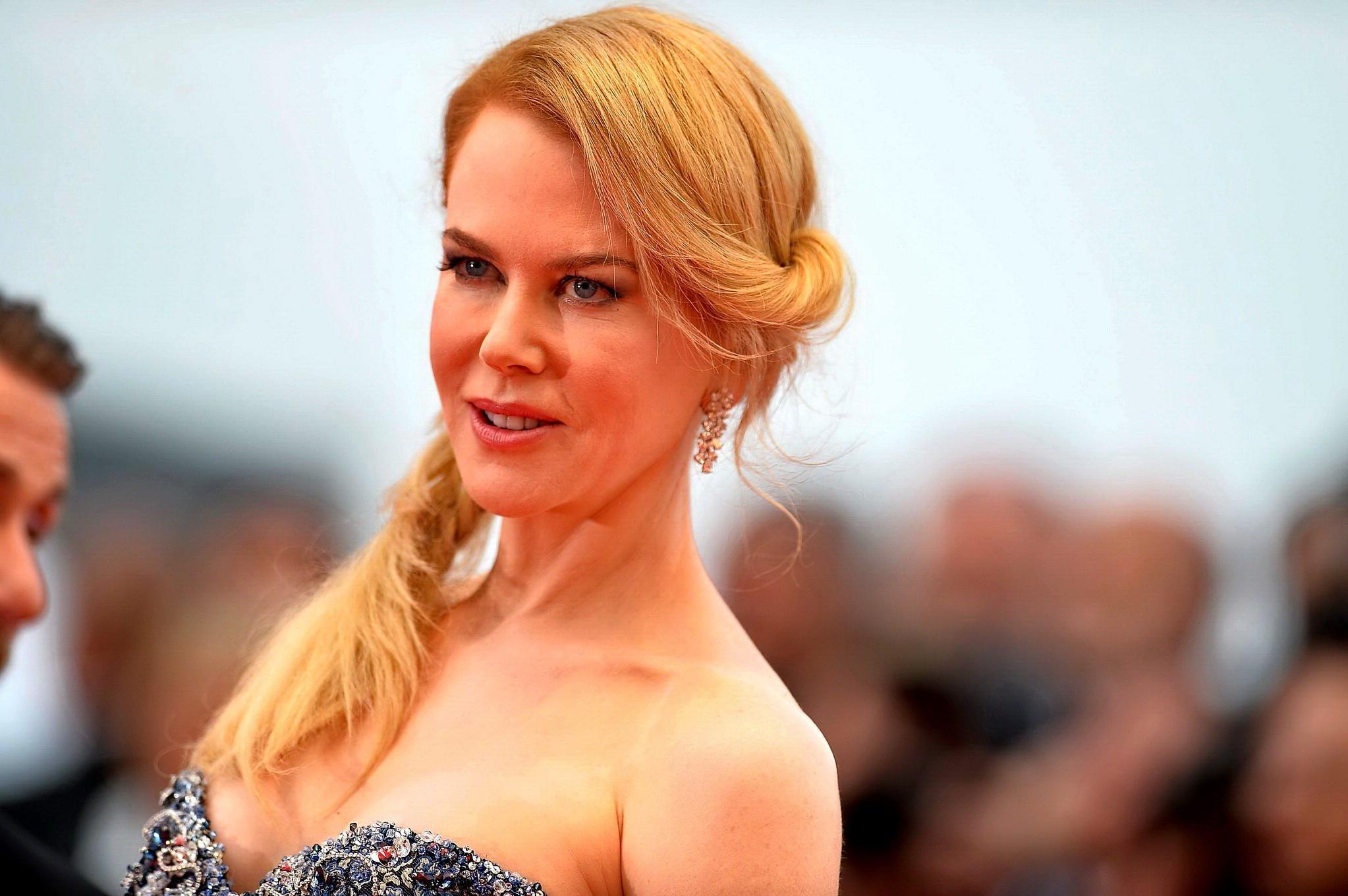 16P Nicole Kidman busty wearing a strapless dress at the 67th Annual Cannes Film Fes
