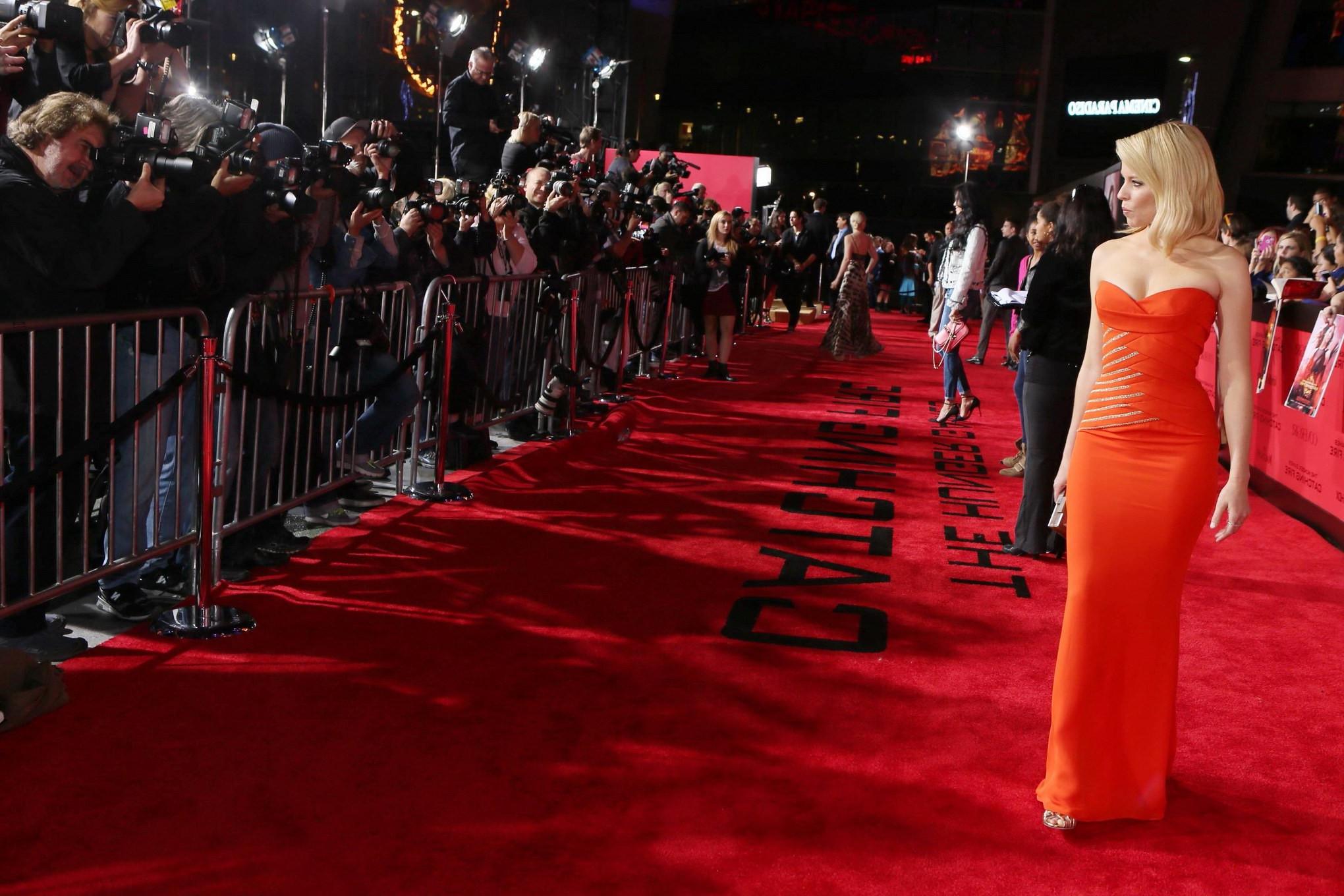 16P Elizabeth Banks cleavy wearing tight tube orange dress at The Hunger Games:Catch