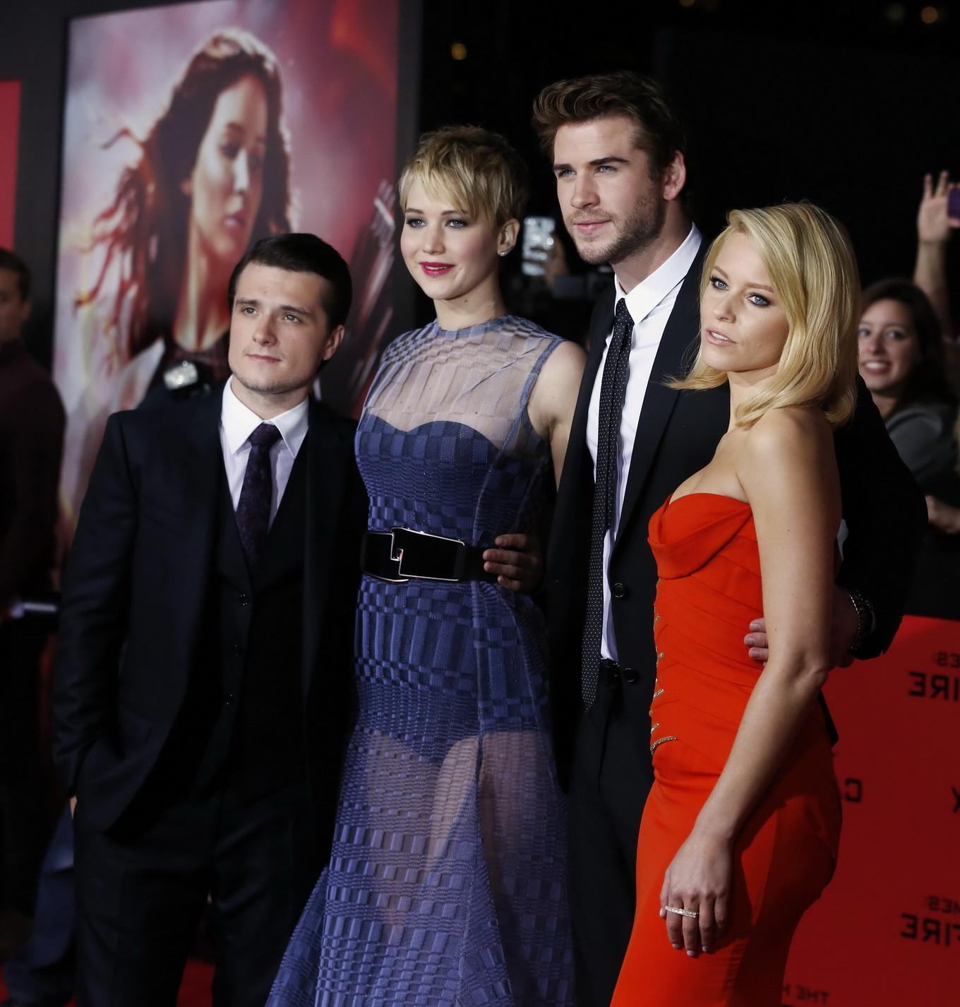 16P Elizabeth Banks cleavy wearing tight tube orange dress at The Hunger Games:Catch