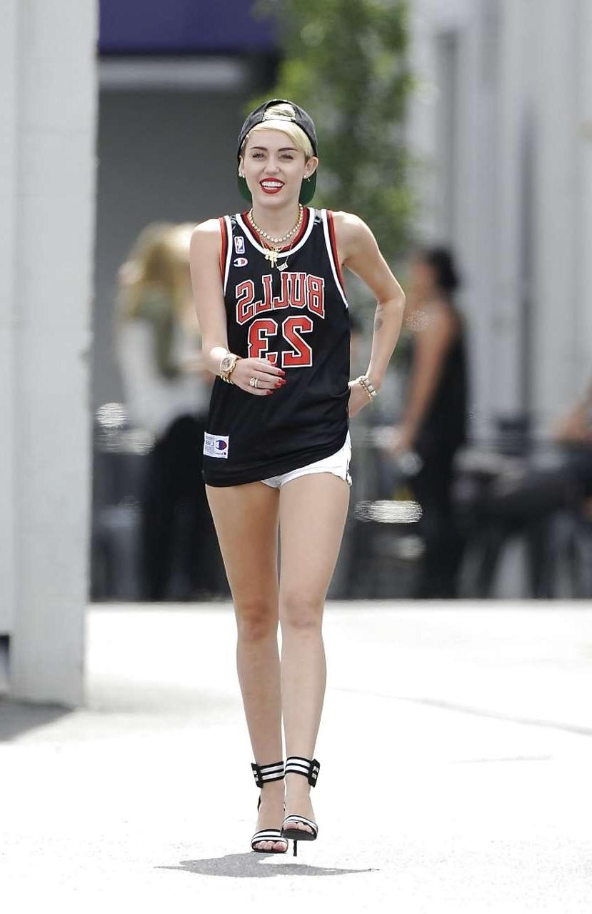 16P Miley Cyrus looking very sexy and showing nice butt