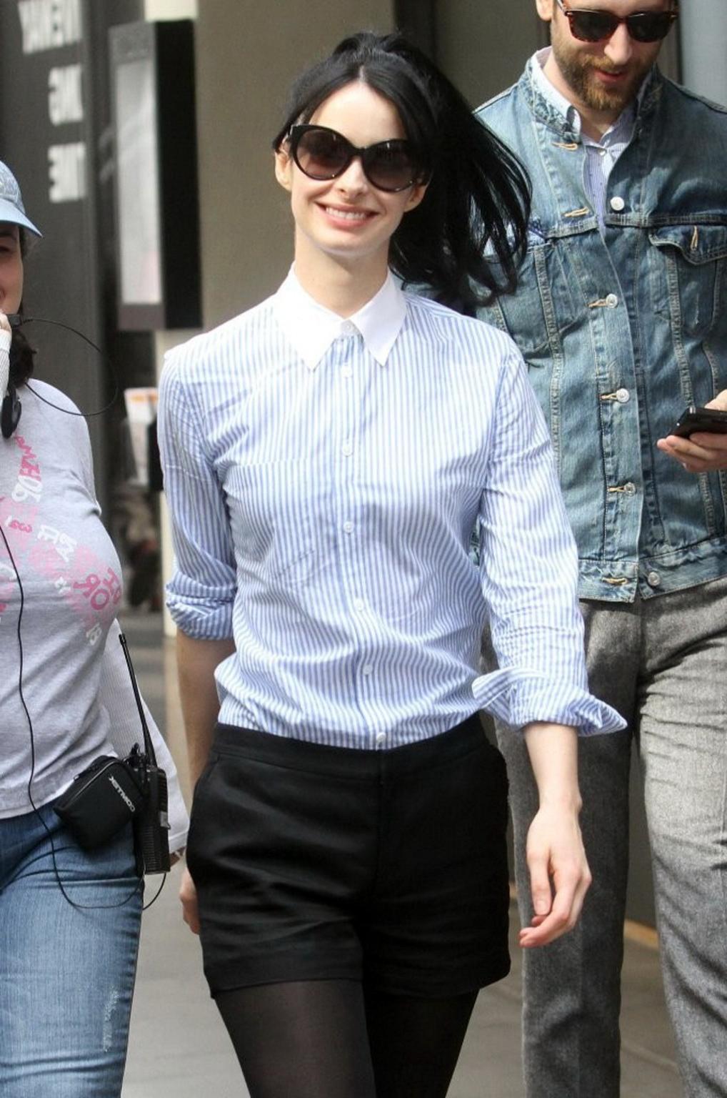 16P Krysten Ritter leggy wearing shorts  pantyhose on the set of 'Assistance' in New
