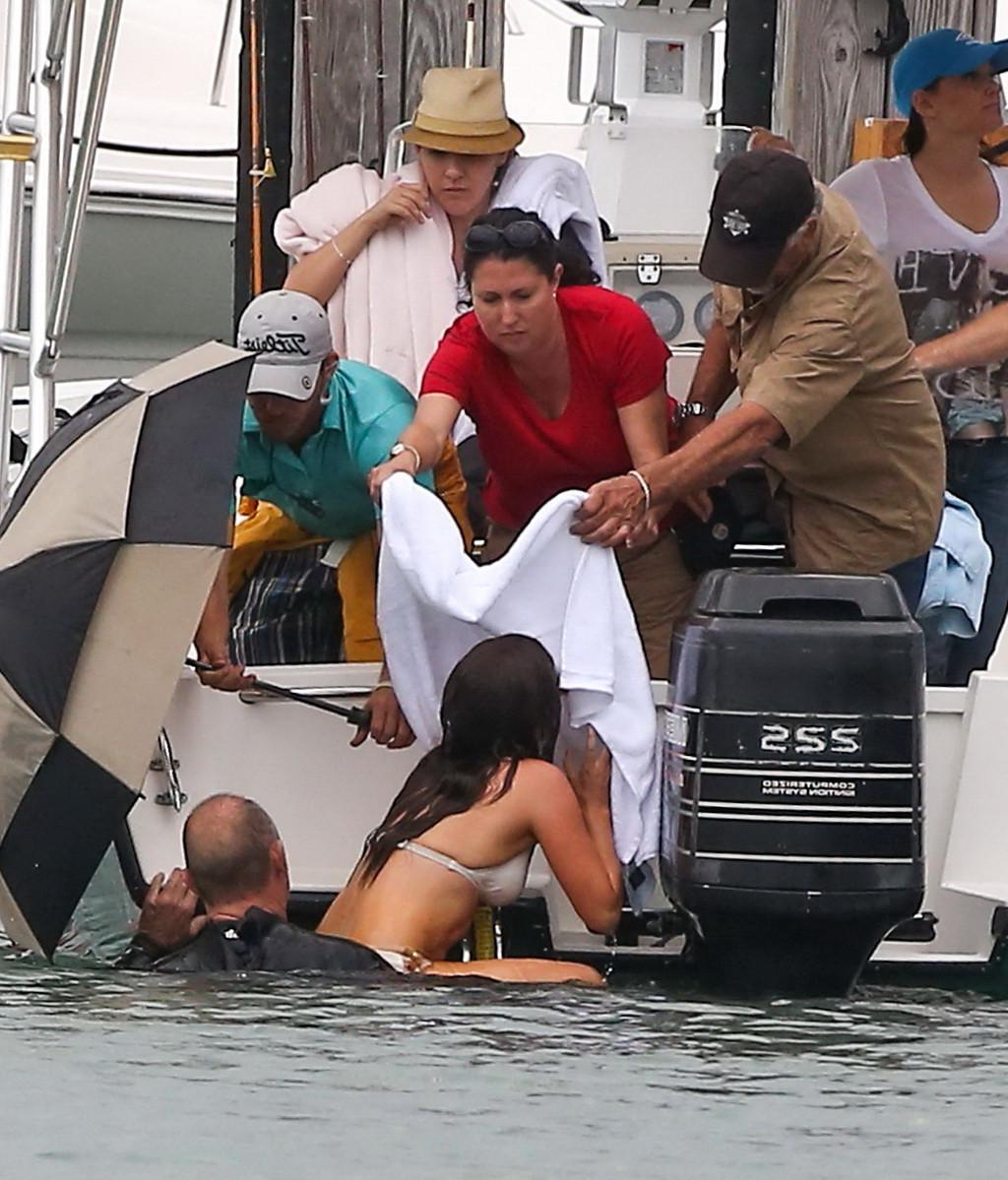 16P Isla Fisher showing off her ass in wet see through panties on the movie set in M